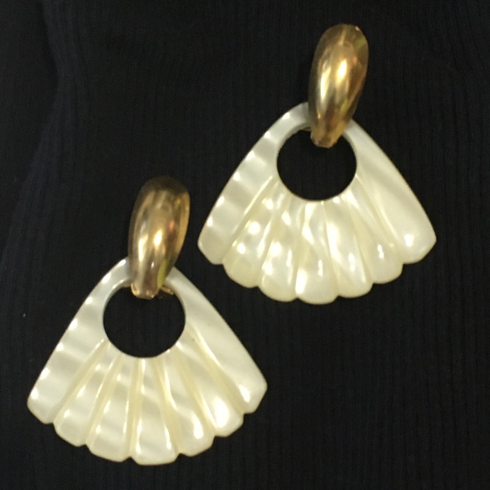 Shell earrings - Picture 2 of 4